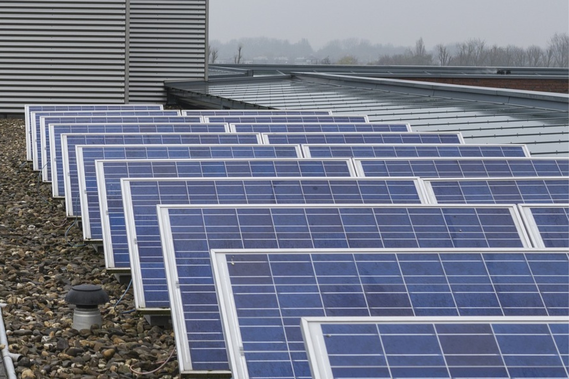 Stappenplan zonnepanelen brandbare daken