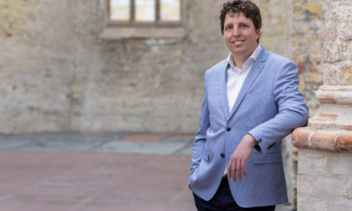 Troostwijk: Tussen De Regels Door Luisteren